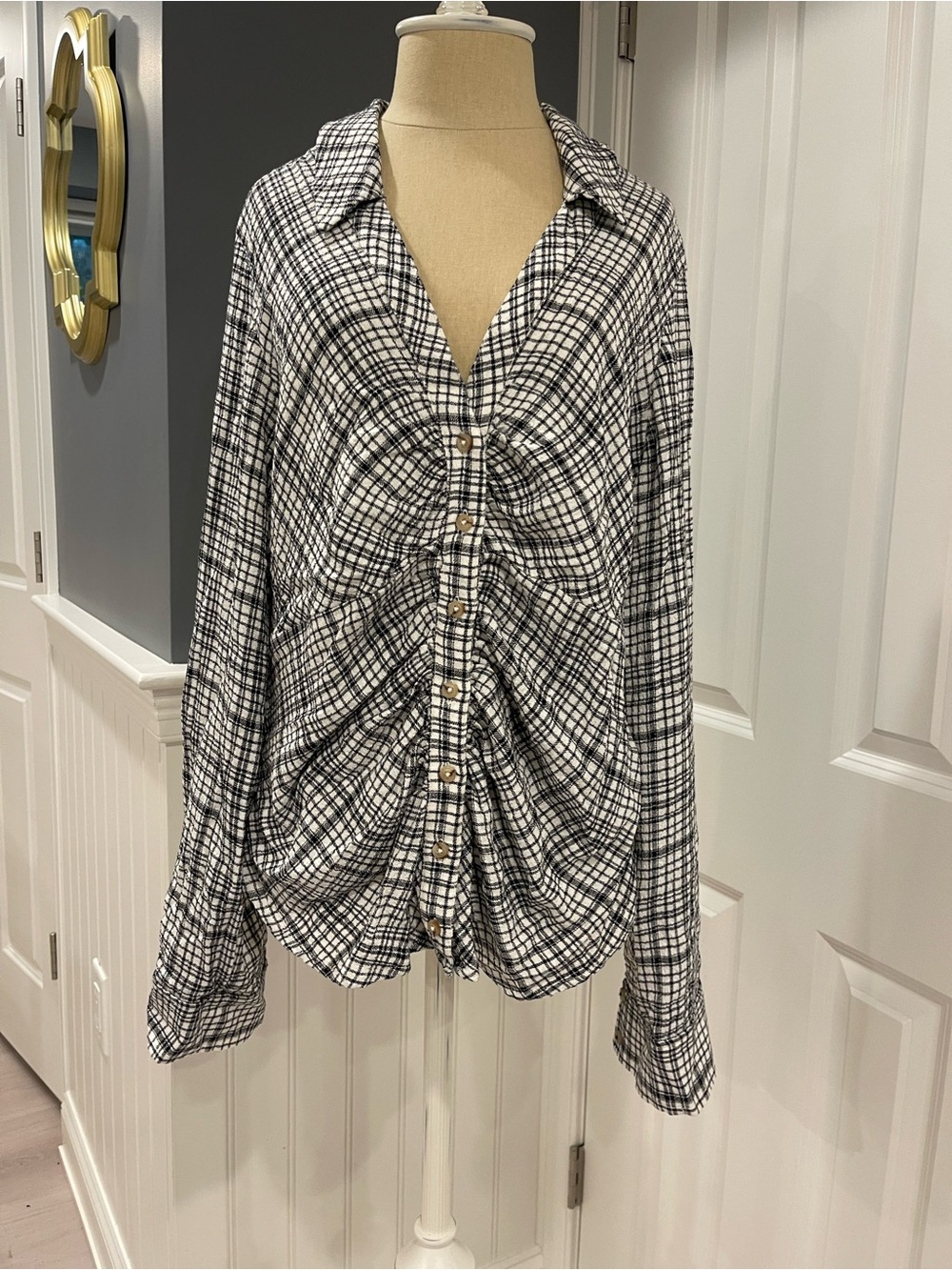 Pilcro Plaid Ruched Button-Front Women's Top - Black & White - Picture 9 of 11